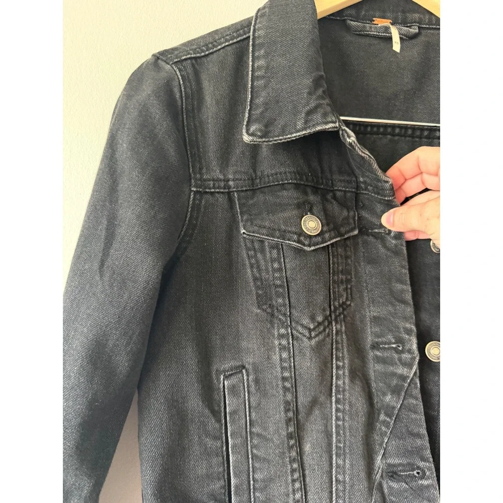 Free People Denim Jacket XS Black Cropped Faded Trucker Boho Edgy Grunge - Picture 3 of 14